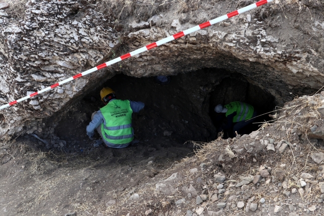 Harput'ta Urartu ve Roma dönemlerine ait 5 kaya mezarı bulundu